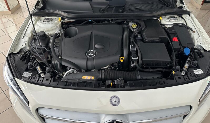 Mercedes-Benz GLA 200 D Sport auto full